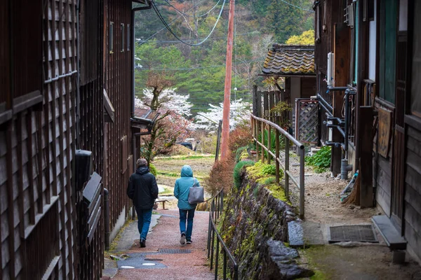 Old Foreign Tourist Couple Visit Tsumago Juku Nakasendo White Sakura — Stock Photo, Image