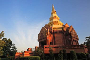 Korat ışığında dokunmadan kumtaşı pagoda Tapınağı