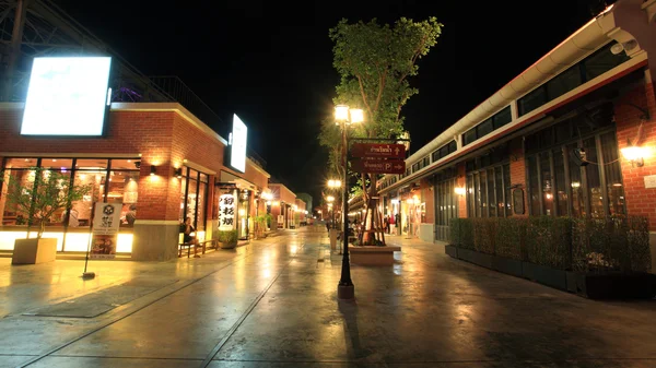 Asiatique The Riverfront por la noche — Foto de Stock