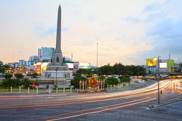 Military Victory Monument at dusk — Stock Photo, Image