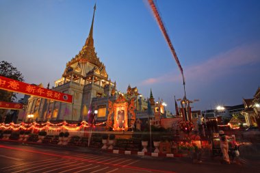 Tayland Bangkok China town alacakaranlıkta tapınakta 