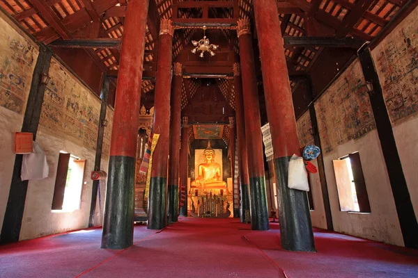 Buddha-Statue im thailändischen Tempel, chiang mai — Stockfoto