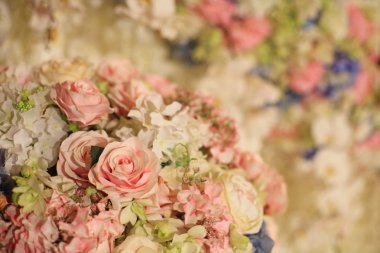 Düğün için güzel bir çiçek dekorasyon