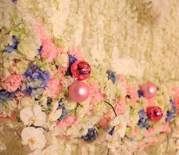 Variedad de decoración de flores para recepción de bodas — Foto de Stock