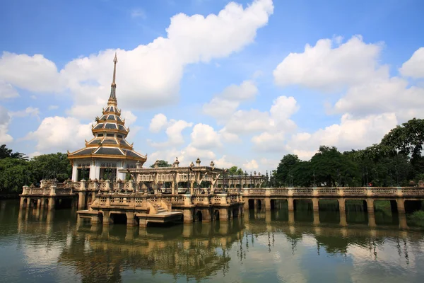 Pagoda al parco Chalerm Prakiat a Nonthaburi — Foto Stock