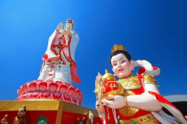 Guanyin, goddess of mercy, and child god — Stock Photo, Image