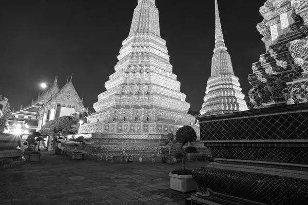 Wat Pho ou Wat Phra Chetuphon à noite — Fotografia de Stock