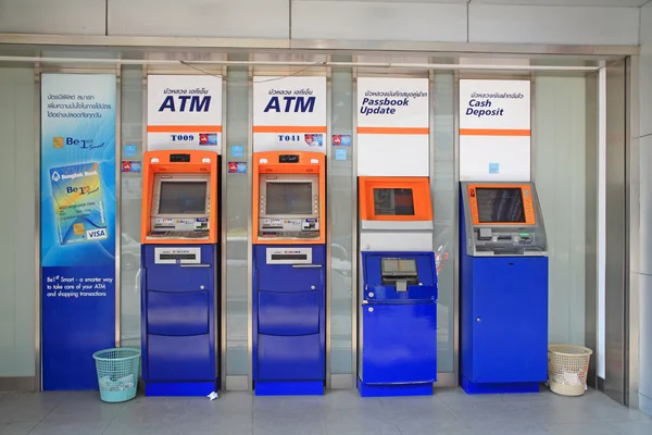 Bangkok Bank ATM, mise à jour du livret et dépôt en espèces — Photo