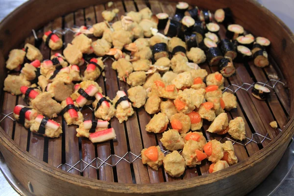 Dim sum in big bamboo steamer — Stock Photo, Image