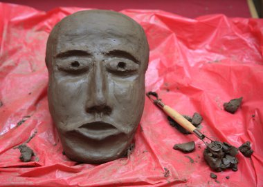 Kil maskesi insan yüzü el yapımı