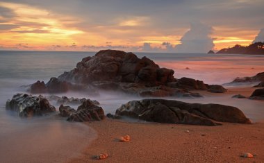 Alacakaranlık gökyüzü Phuket, deniz manzarası