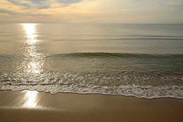 ホアヒンの日の出トロピカルビーチ — ストック写真