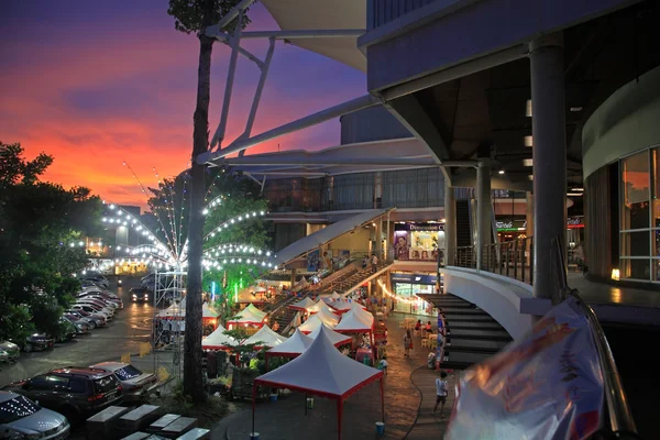 Outdoor shopping mall at dusk — Stock Photo, Image