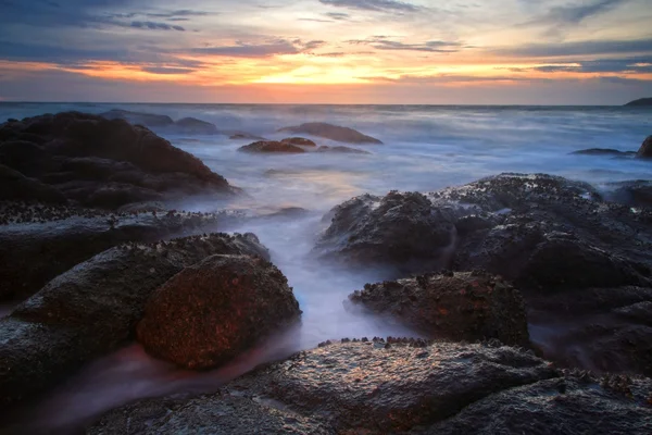 Paisagem marinha no céu crepúsculo — Fotografia de Stock