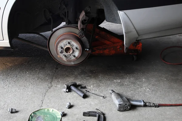 Mechanic tools to fix disk brake — Stock Photo, Image