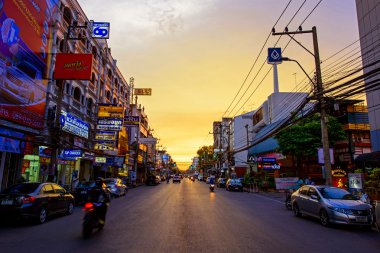 Alacakaranlıkta Korat şehir sokak