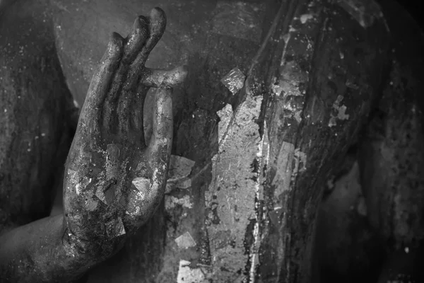 Mão da velha estátua de Buda — Fotografia de Stock