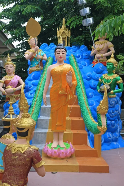 Buda anıt birçok Tanrı ile — Stok fotoğraf