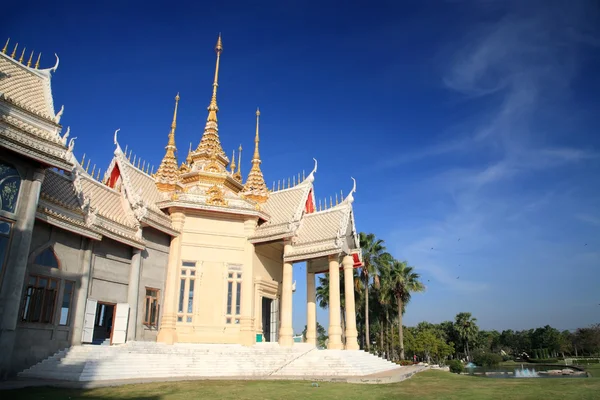 扫管笏 Sorapong 在呵叻的寺庙建筑 — 图库照片