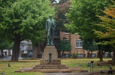 Tokyo Üniversitesi Josiah Conder heykeli