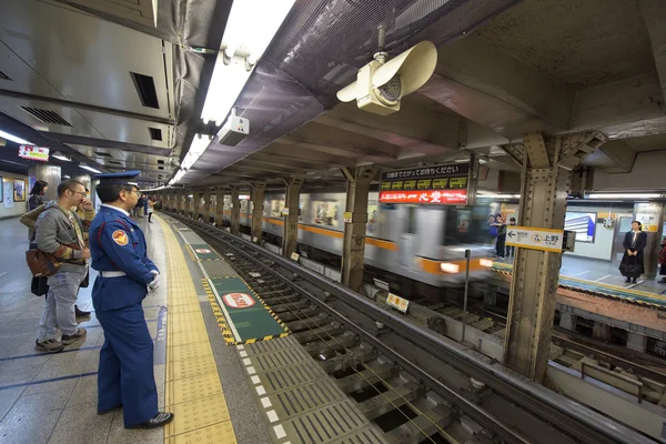 东京地铁通过地铁 — 图库照片