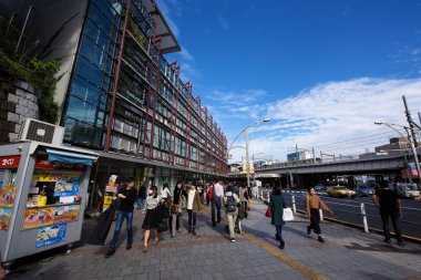 insanlar Ueno istasyonu ve Ameyoko Pazar