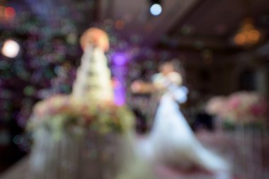 Gelin ve damat kesme kek bulanık görüntü