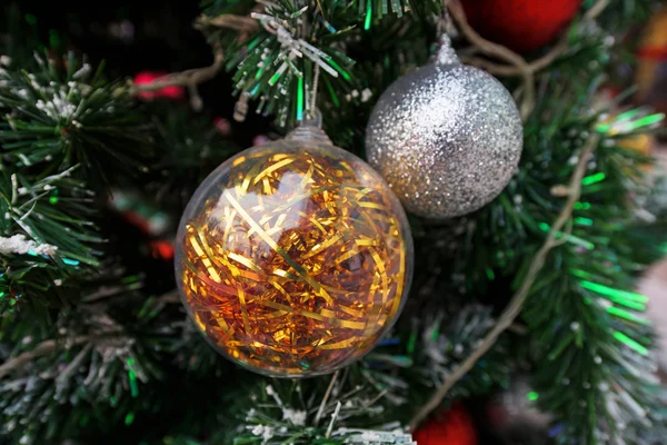 Μπάλες διακόσμηση για ένα χριστουγεννιάτικο δέντρο — Φωτογραφία Αρχείου