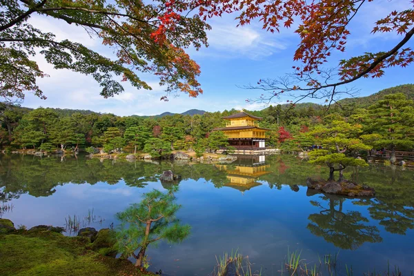Złoty Pawilon lub świątyni Kinkakuji o jesieni, Kyoto — Zdjęcie stockowe