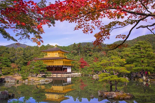 Świątyni Kinkakuji w jesieni w Kioto — Zdjęcie stockowe