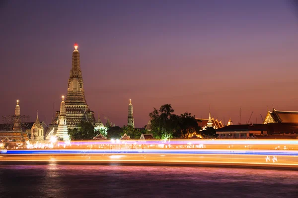 Wat Arun za soumraku v Bangkoku — Stock fotografie