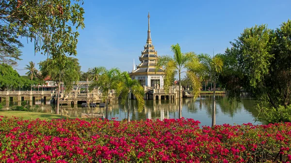 Pagode met prachtige tuin — Stockfoto