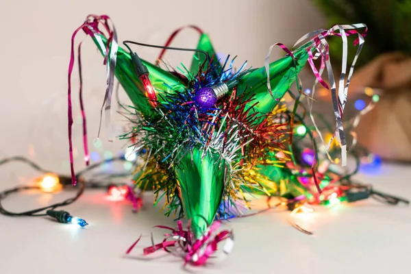 Traditionele Kleurrijke Pinata Kerstverlichting Kerstboom Kerstversiering — Stockfoto