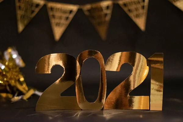 2021 Mit Goldenen Zahlen Goldenen Pinata Und Banner Auf Schwarzem — Stockfoto
