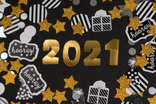 2021 Mit Goldenen Zahlen Goldenen Sternen Und Konfetti Auf Schwarzem — Stockfoto