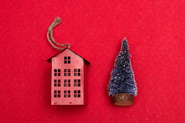 Little Red House Little Christmas Tree Red Background Christmas Decoration —  Fotos de Stock