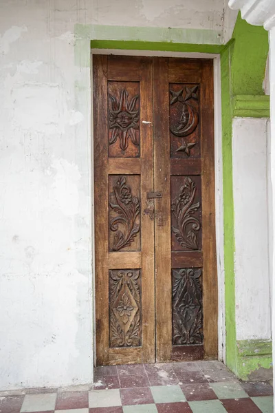 Fasada Białego Zielonego Tradycyjnego Domu Tlacotalpan Veracruz Meksyk — Zdjęcie stockowe