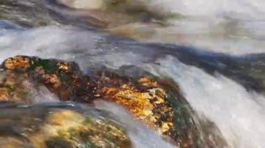 Şelale, su akan, sakin atmosfer, döngü