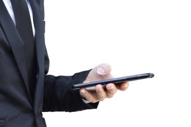 Beyaz arka planda izole edilmiş cep telefonu kullanan adama yaklaş. kırpma yolu ile.