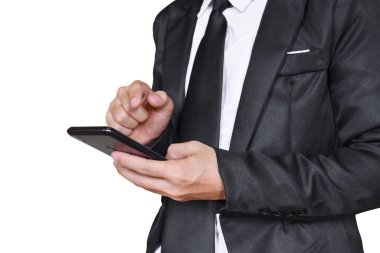 Beyaz arka planda kırpma yolu ile izole edilmiş cep telefonu kullanan İşadamı 'nı kapatın. Seçici odak