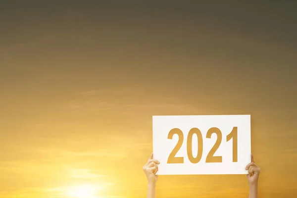 Silhouette Carta Mano Con 2021 Testo Felice Anno Nuovo 2021 — Foto Stock