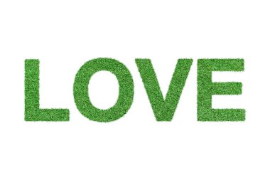 Aşk kelimesi, beyaz arka planda izole edilmiş yeşil çimlerden yapılır..