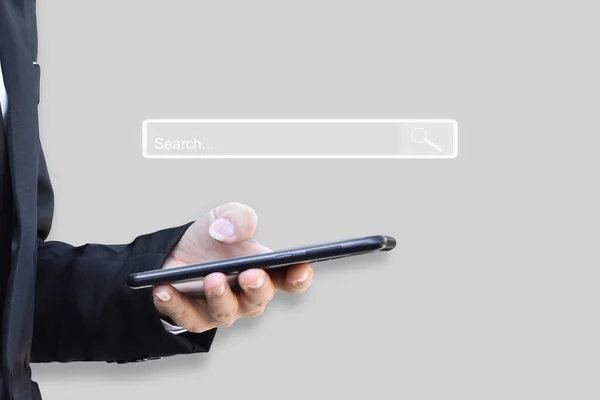 Hand Använda Smartphone För Söksidan Söka Information Internetnätverk — Stockfoto