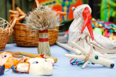 Didukh dışarıda Noel için samandan yapıldı.