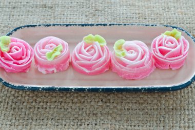 Çiçek tatlı (Alua Kemalpaşa) Tay tatlı gül