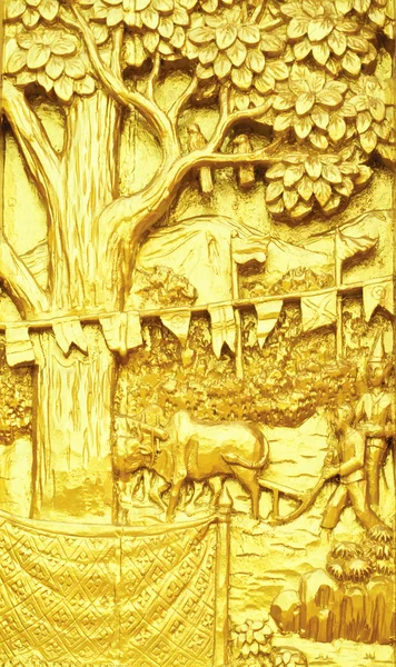 Traditionelle thailändische Kunstschnitzerei der Geschichte der Landwirtschaft auf Tempel — Stockfoto