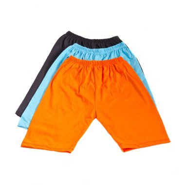 Üç renk çocuk yığını üzerinde izole beyaz arka plan pantolon