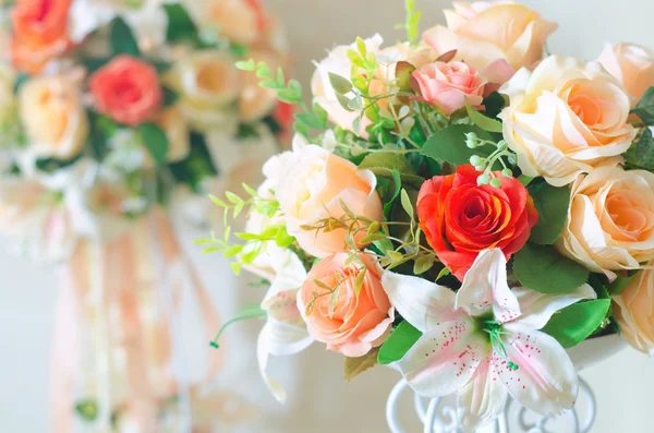 Weicher Fokus der künstlichen süßen Farbe Blumenstrauß — Stockfoto