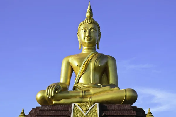 Goldene Buddha-Statue im wat phranon laem pho, koh yor songkhla — Stockfoto