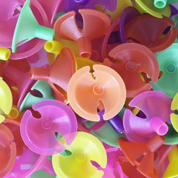 Tasses en plastique coloré pour ballon en latex — Photo